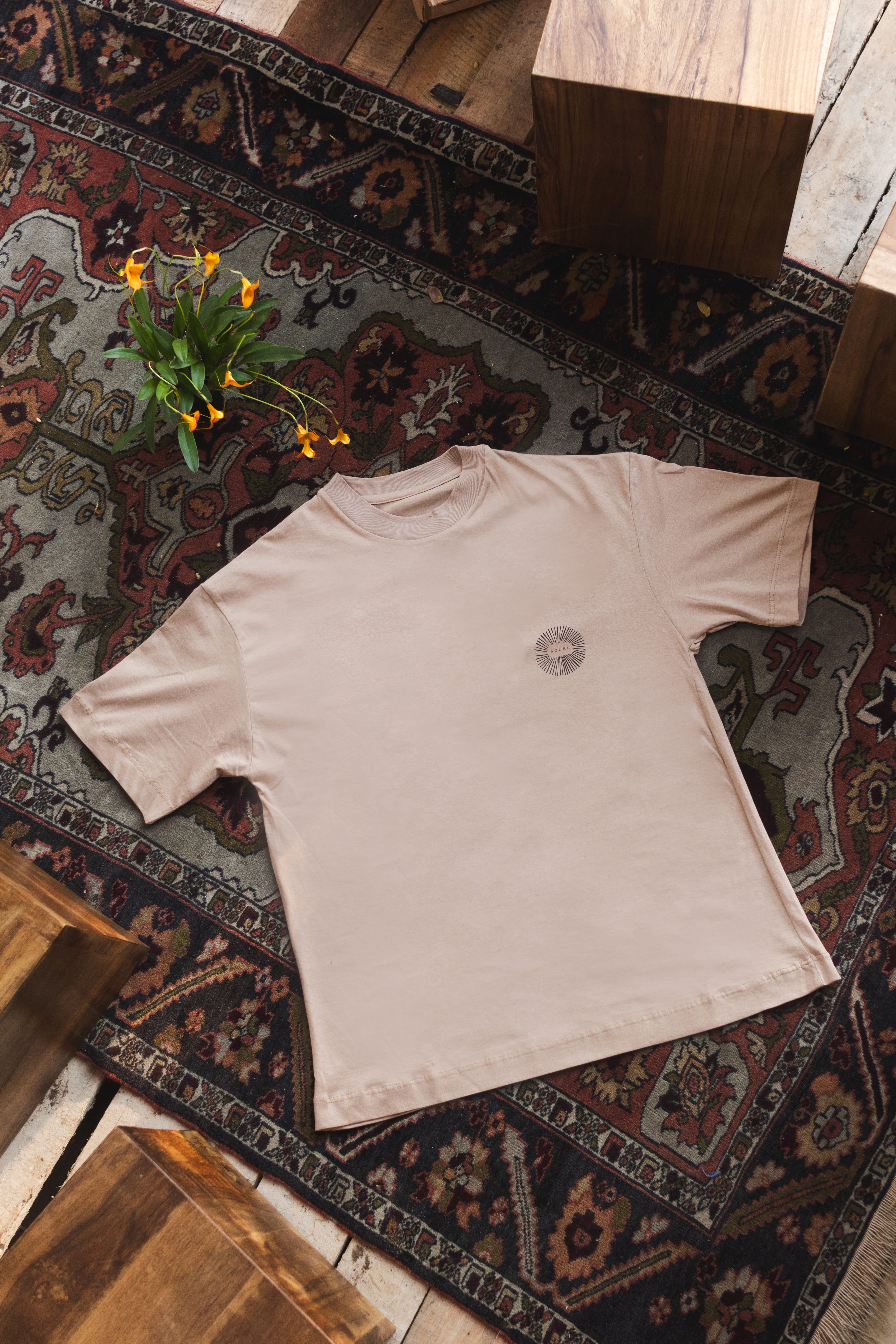Camiseta Oversized Khaki – Masdevallia Coccinea
