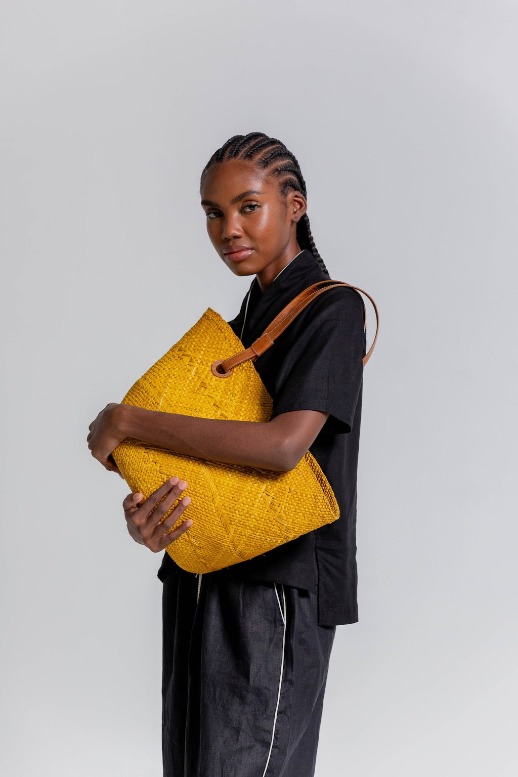 Bolso Iraca Cuero Mediano Mostaza