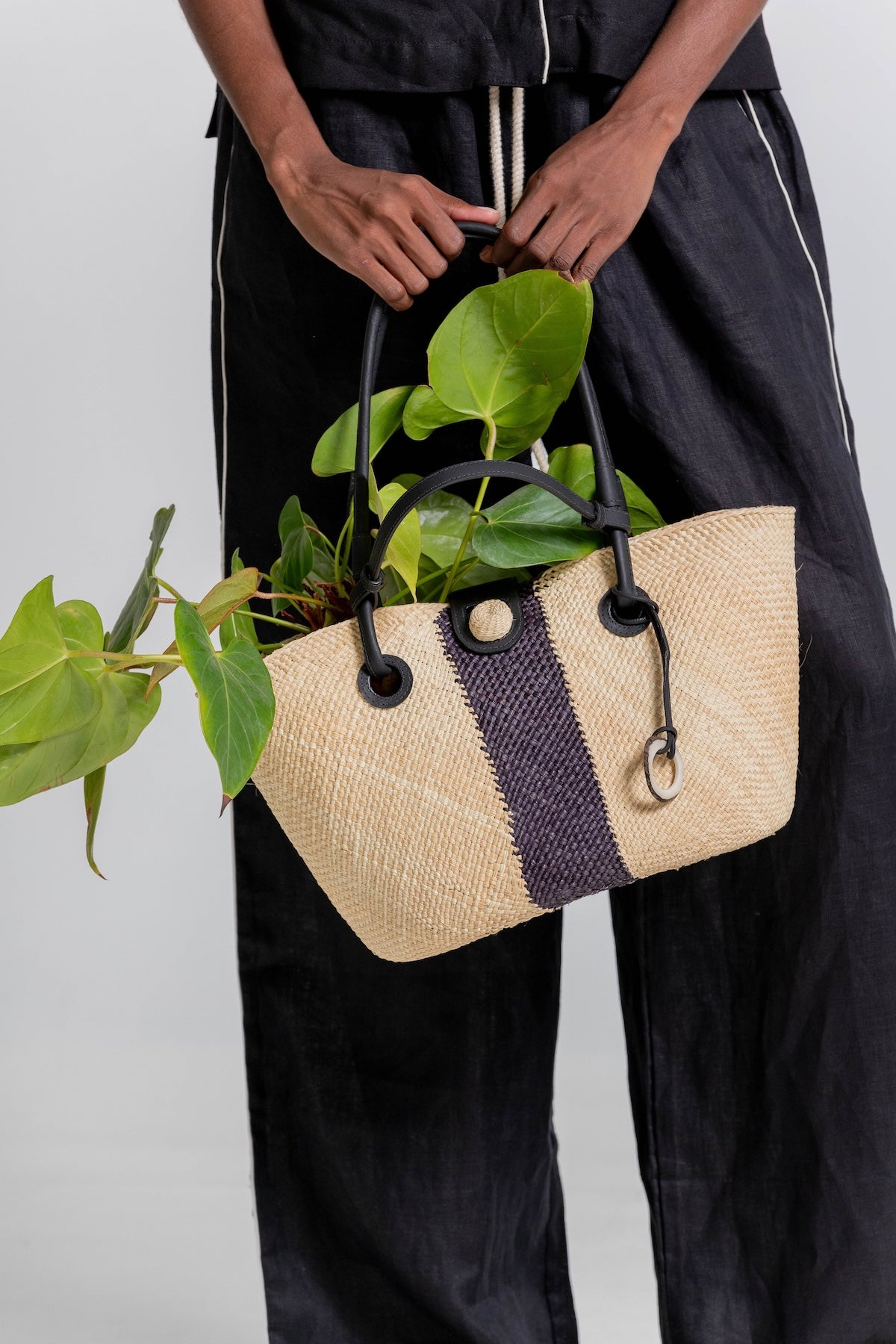Bolso Iraca Cuero Pequeño Crudo Negro