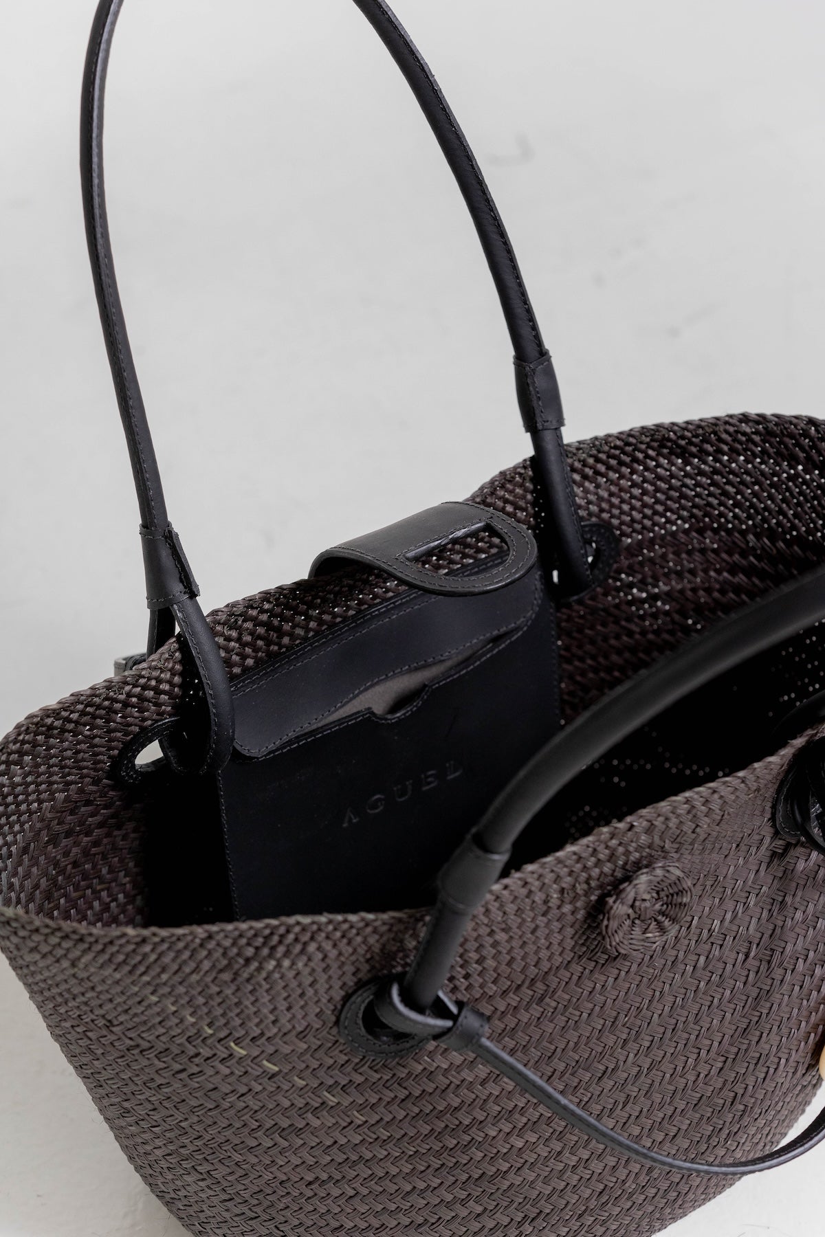 Bolso Iraca Cuero Pequeño Negro