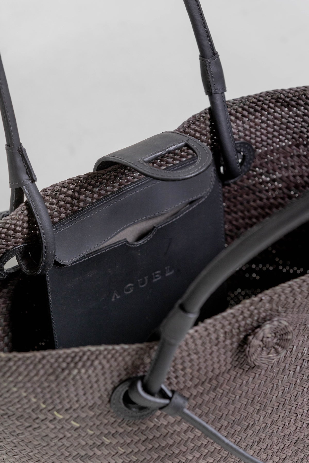 Bolso Iraca Cuero Pequeño Negro
